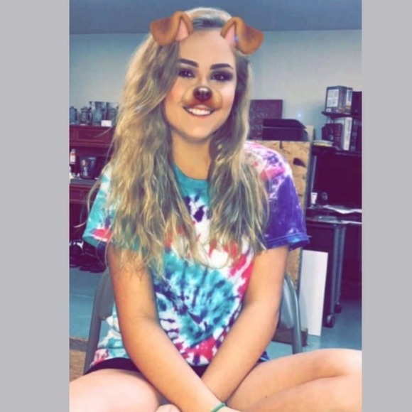 Profile Picture of Alexis Cook (@alexislynn00) on Poshmark