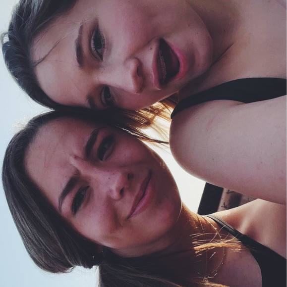 Profile Picture of Ashlyn Puffinbarger (@ashlynpuffinbar) on Poshmark