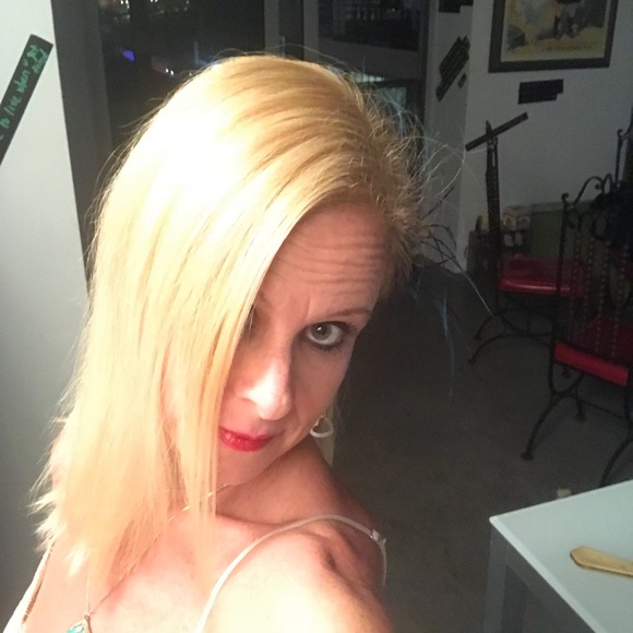 Profile Picture of Donna Evans (@dhevans1971) on Poshmark