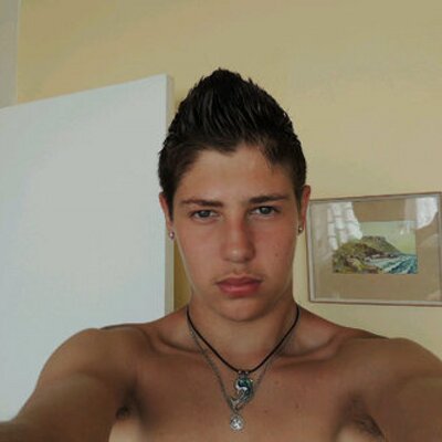 Profile Picture of Derek Henry Egan (@323DEREK) on Twitter