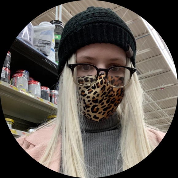 Profile Picture of Emmaline Gordon (@emmalinefg30) on Poshmark