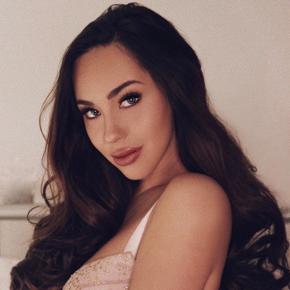 Profile Picture of Clara Emlen (@miss802) on Poshmark