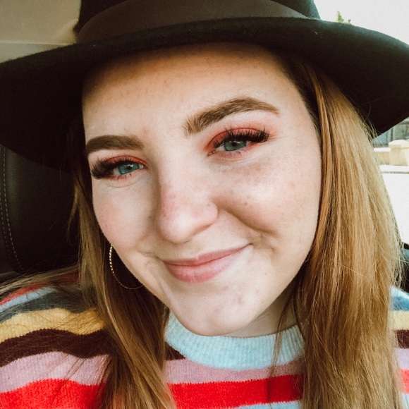 Profile Picture of Paris Bosworth (@parisskye) on Poshmark