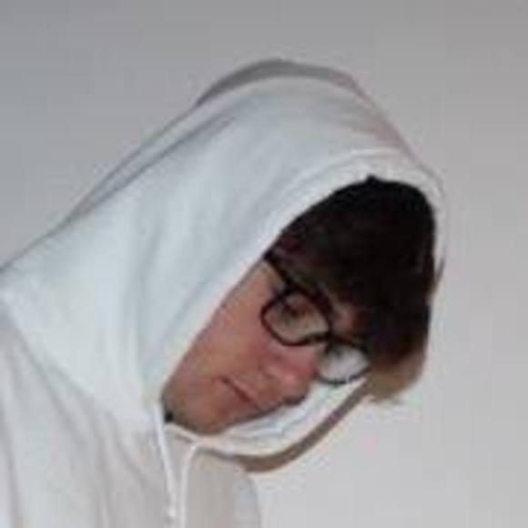 Profile Picture of Joseph Sugg (@landers0n) on Poshmark