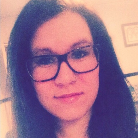 Profile Picture of Sarah Gromala (@sarahgromala) on Poshmark