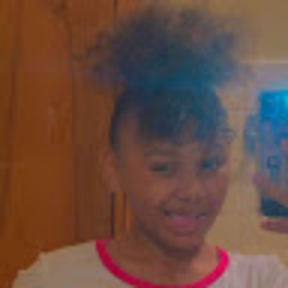 Profile Picture of Kyleigh Friend (@kyleighfriend) on Poshmark