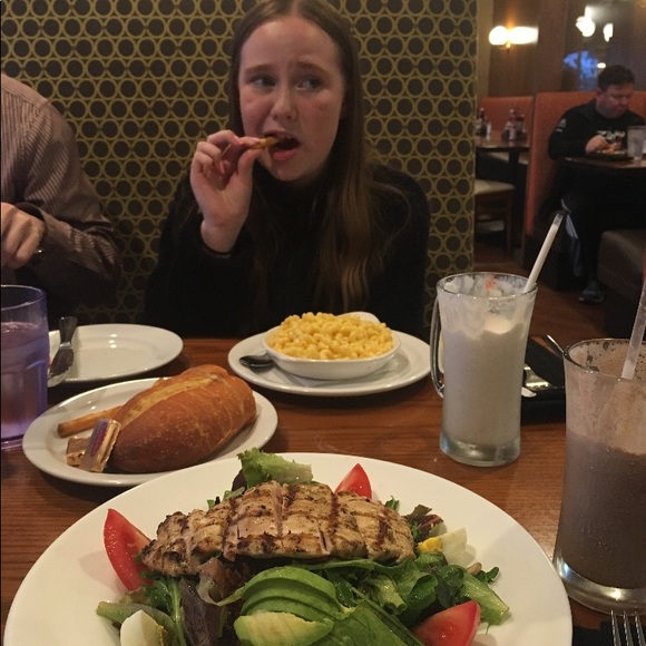 Niamh Ayton - Poshmark Profile Picture of Niamh Ayton (@niamhayton) on Poshmark