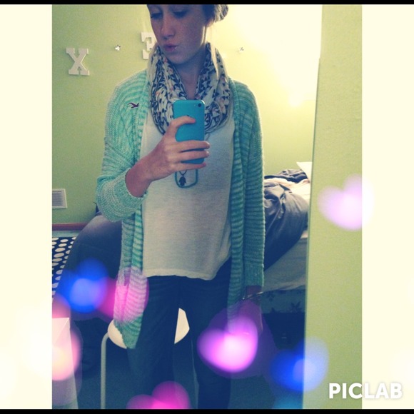 Profile Picture of Alexa Caine (@alexxxajusttine) on Poshmark