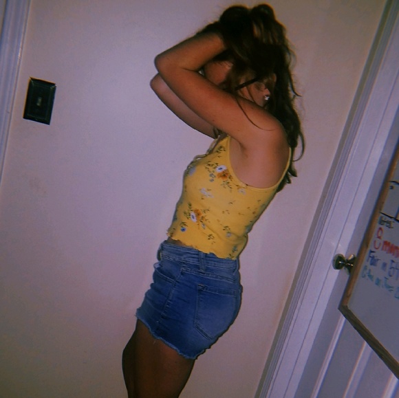 Profile Picture of Kiersten Holtvoigt (@kierstenh10101) on Poshmark