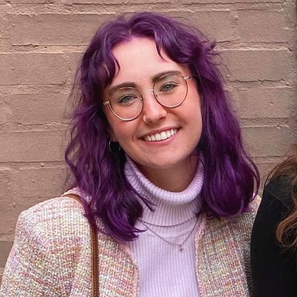 Profile Picture of Lindsay Holic (@lindsayholic) on Poshmark