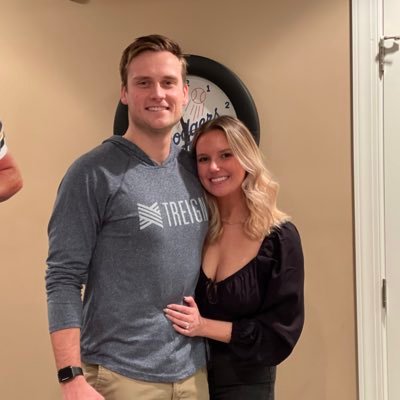 Profile Picture of Dallas DeVrieze (@DJ_YoungFawn) on Twitter