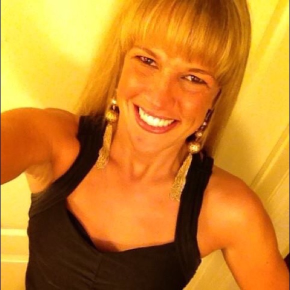Profile Picture of Christina Bonito (@tina101177) on Poshmark