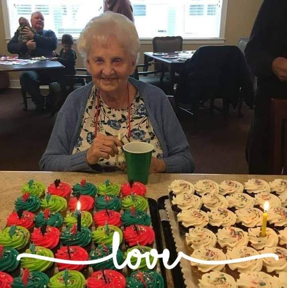 Profile Picture of Janet Olbrantz (@sunnyskies123) on Poshmark