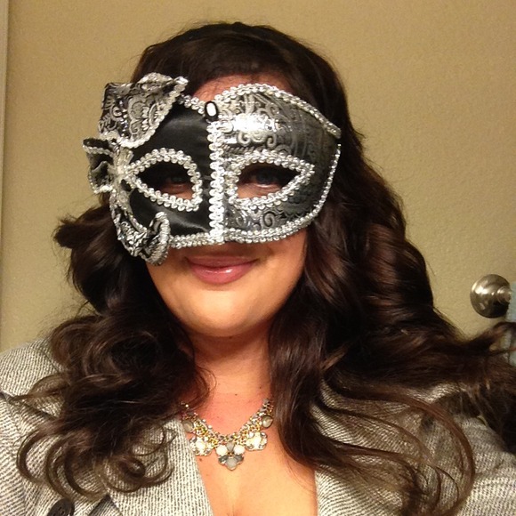 Profile Picture of Lisa Alnimri (@lalnimri06) on Poshmark