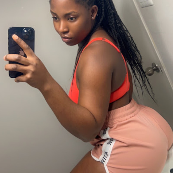 Nkempu Charline - Poshmark Profile Picture of Nkempu Charline (@nkempu) on Poshmark