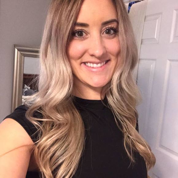 Nicole Simmler - Poshmark Profile Picture of Nicole Simmler (@nsimmler) on Poshmark