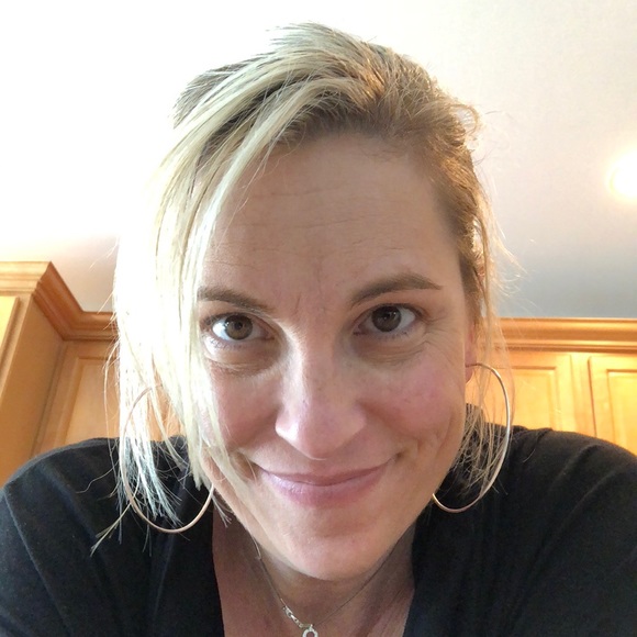 Profile Picture of Danielle Gantt (@dgantt098) on Poshmark