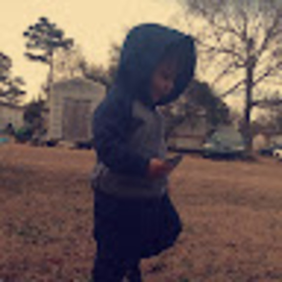 Profile Picture of Arely Sanchez (@arelysanchez584) on Poshmark