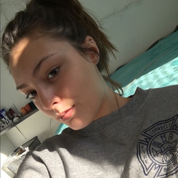 Profile Picture of Sunny Walker (@srose58) on Poshmark