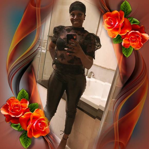 Profile Picture of Ty Craig (@evoya) on Poshmark