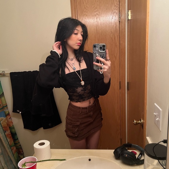 Profile Picture of Tyla Phouybanhdyt (@tyla_anne) on Poshmark