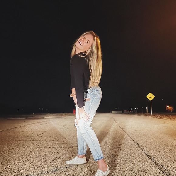 Profile Picture of Ashlynn Drach (@ashlynndrach_) on Poshmark