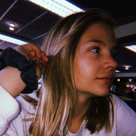 Profile Picture of Lauren Sudmeier (@lola_sudmeier) on Poshmark