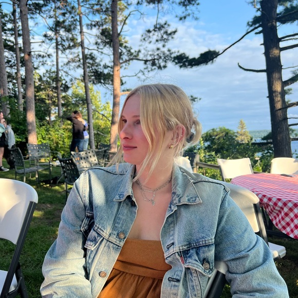 Profile Picture of Devon Panzirer (@devpan268) on Poshmark