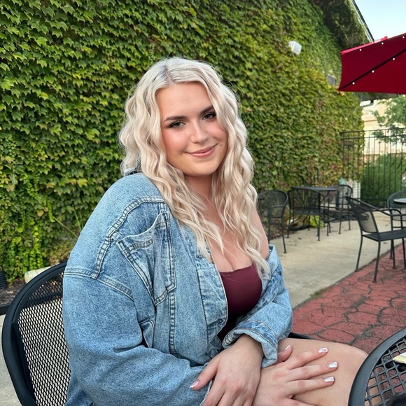 Profile Picture of Kyley Federico (@kyleyfederico) on Poshmark