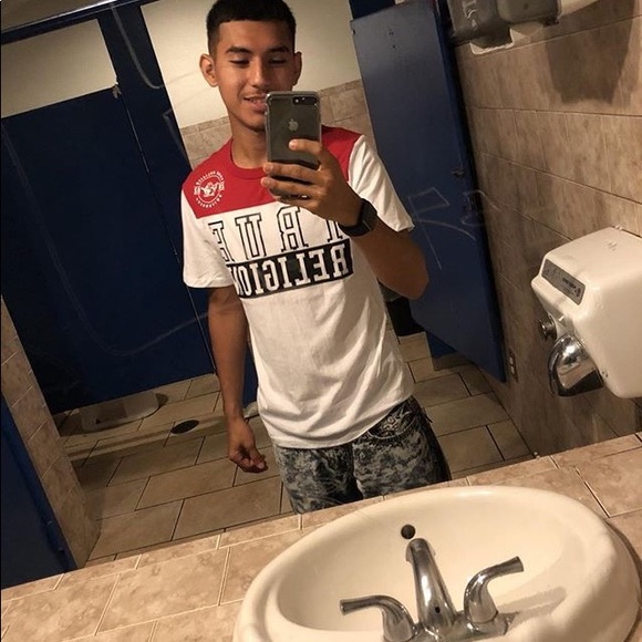 Profile Picture of Jonathan Macedo (@jonathanmace402) on Poshmark