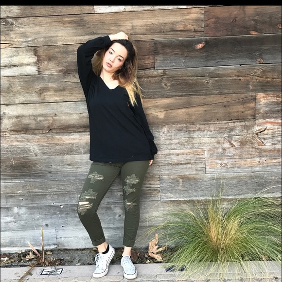 Profile Picture of Shaylin Newhart (@dramathespian) on Poshmark