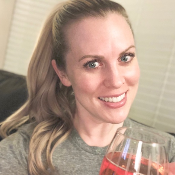 Profile Picture of Vanessa Fothergill (@vanessavirginia) on Poshmark