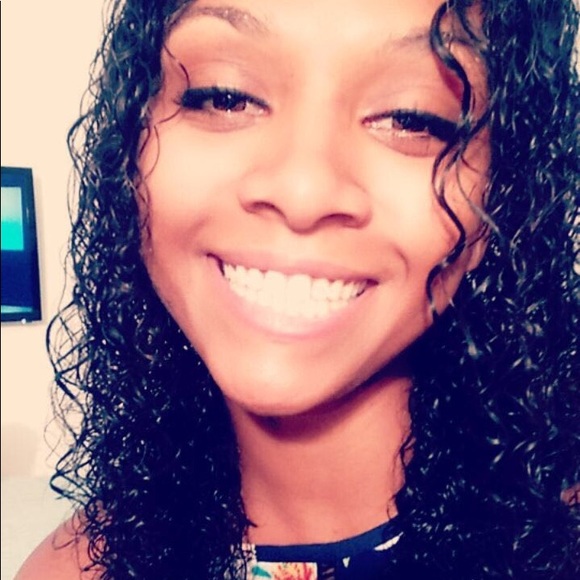 Profile Picture of Christina Whiteman (@christinaw717) on Poshmark