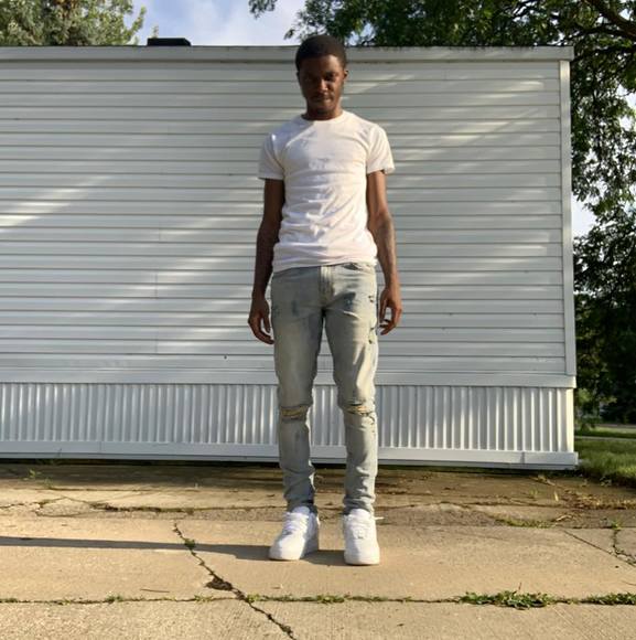 Profile Picture of Eric Hunter (@ehunt10) on Poshmark