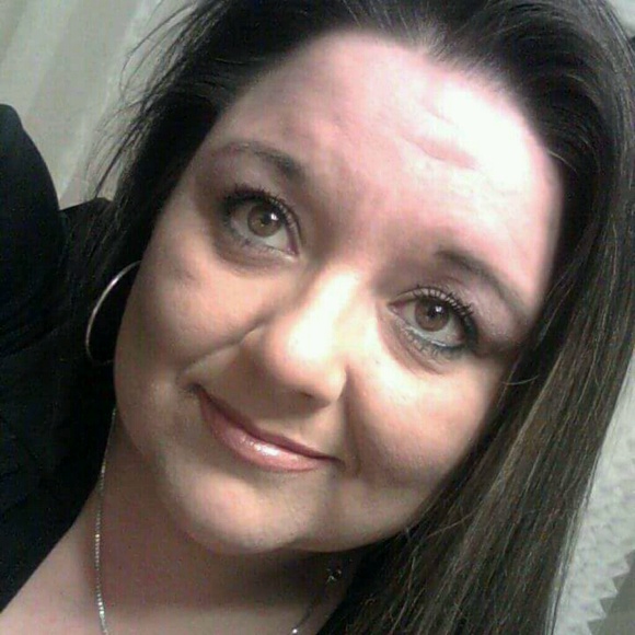 Profile Picture of Tonya Woolever (@craftychic1969) on Poshmark