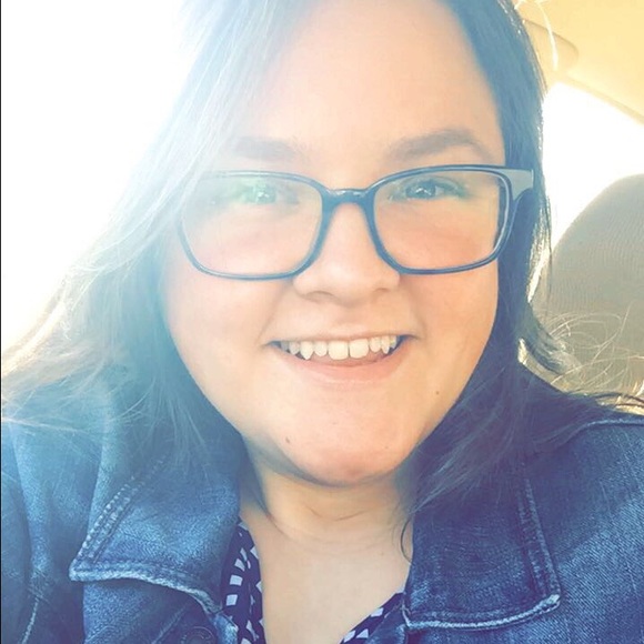 Profile Picture of Katie Linnenkamp (@klinnenkamp) on Poshmark