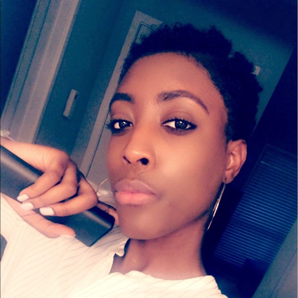Profile Picture of Monette Thomas (@thomasmonette) on Poshmark