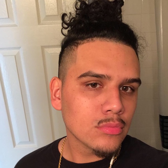 Profile Picture of Matthew Sheedy (@matthewstunna) on Poshmark