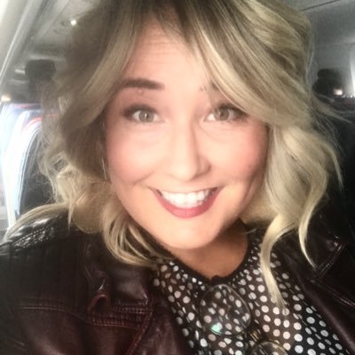 Profile Picture of Jennifer Bertrand (@jblovesdesign) on Twitter