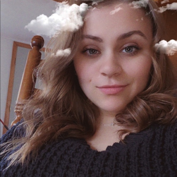 Taylor Paddleford - Poshmark Profile Picture of Taylor Paddleford (@tpaddleford170) on Poshmark