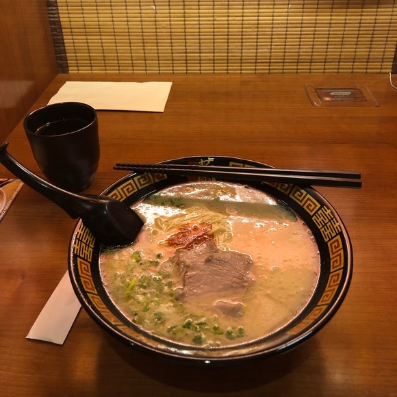 Profile Picture of Jingwei Yang (@jwy1693074526) on Poshmark