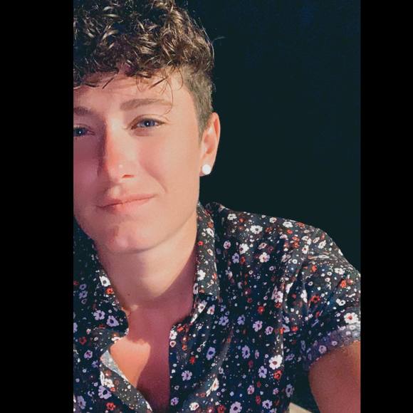 Profile Picture of Marilyn Hull (@marhull21) on Poshmark