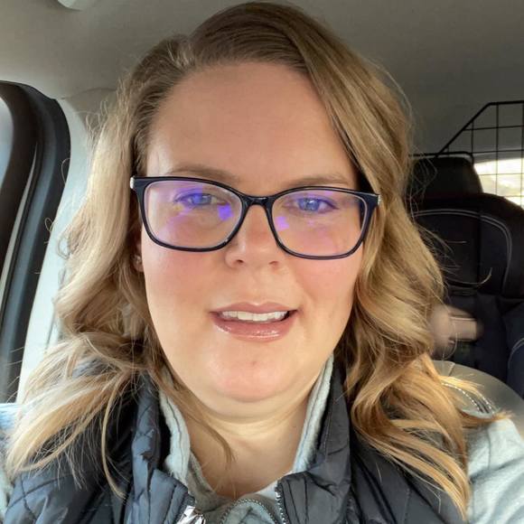 Profile Picture of Megan Mcminn (@mrmcminn) on Poshmark