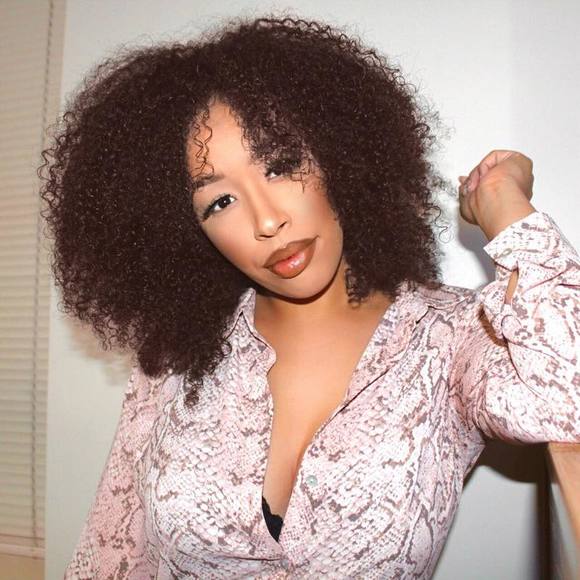 Profile Picture of Charnae Ne'von (@charnaenevon) on Poshmark