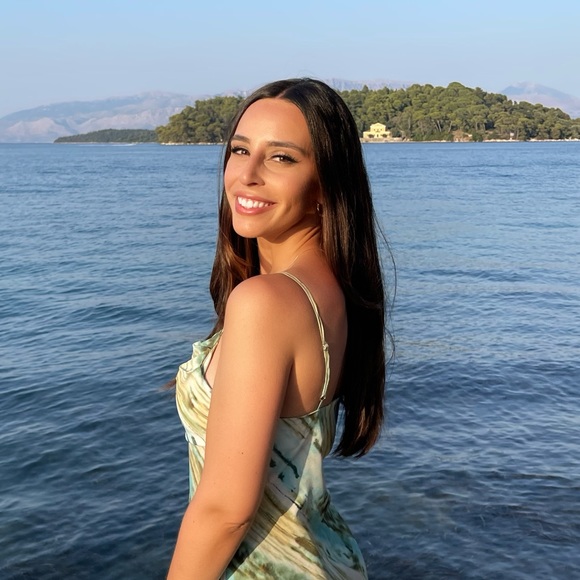 Faye Liakopoulos - Poshmark Profile Picture of Faye Liakopoulos (@fayeliakopoulos) on Poshmark