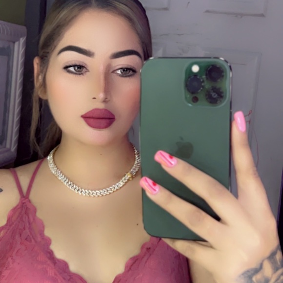 Profile Picture of Jecsy Rodriguez (@jecsymakeup) on Poshmark