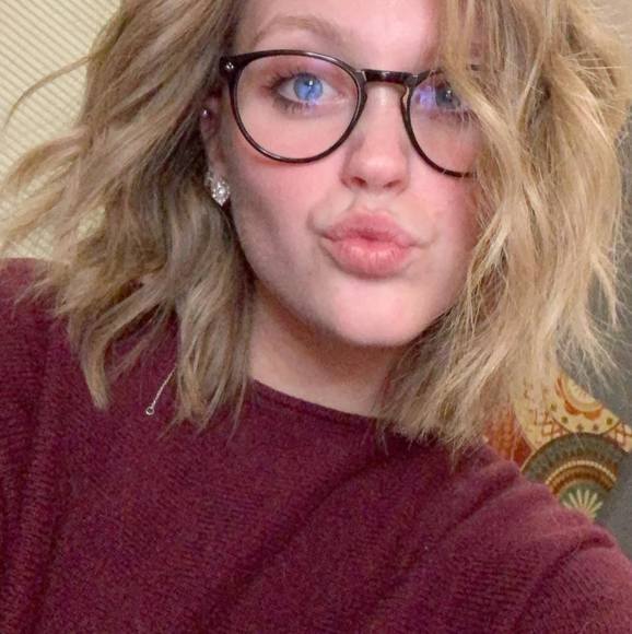 Profile Picture of Aubray Olson (@aubray_13) on Poshmark