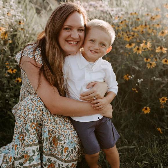 Profile Picture of Torie Lloyd (@torienicolr) on Poshmark