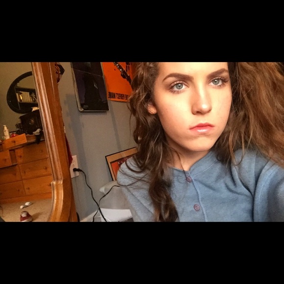 Anna lee Ruppard - Poshmark Profile Picture of Anna lee Ruppard (@annaleeruppard) on Poshmark