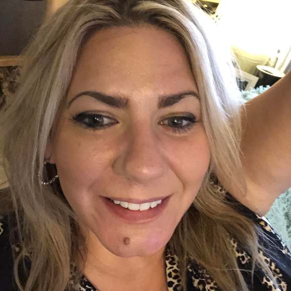 Profile Picture of Heidi Bennati-schmidt (@cutieburgh) on Poshmark